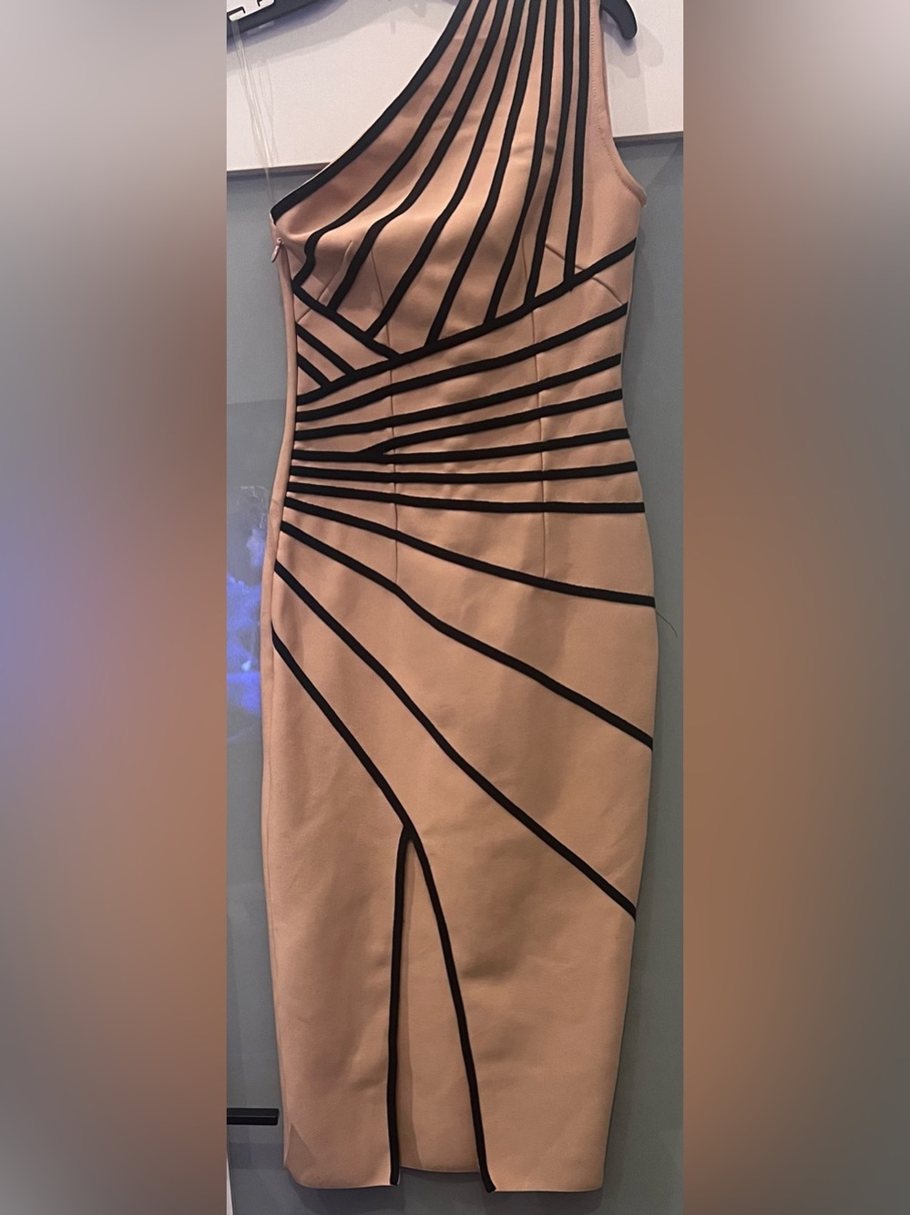 Bella Barnett Beige and Black One-Shoulder Midi Dress Size M